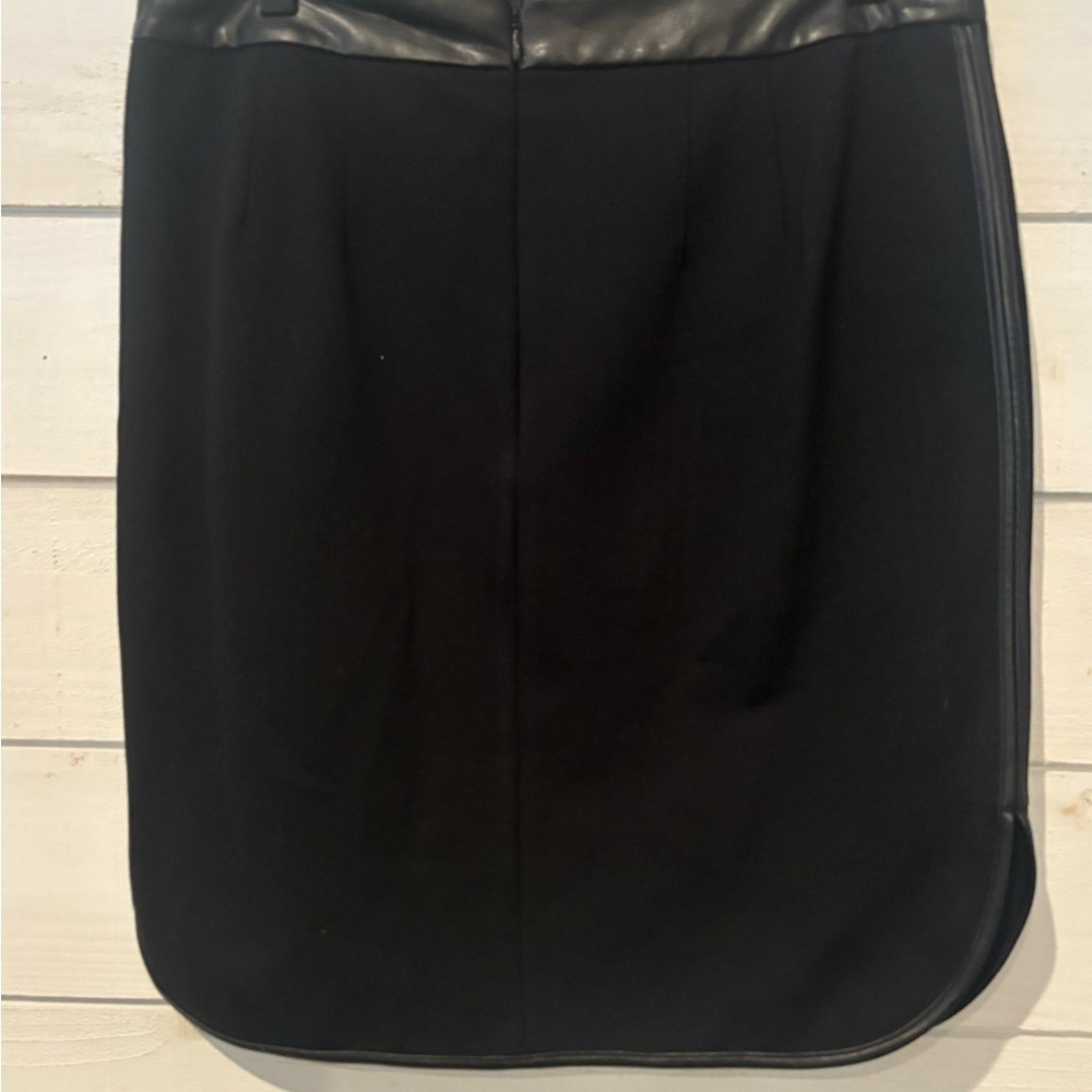 LOFT Womens Mini Skirt Petites
8P  Black Faux Leather Trim . Never worn! - Picture 4 of 14